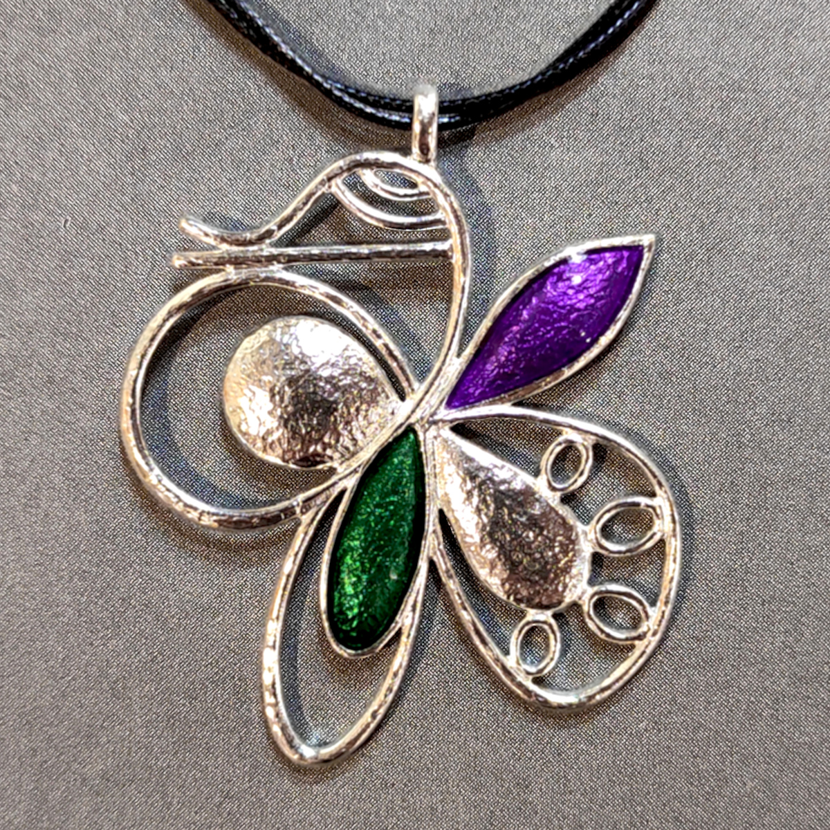 Ciondolo Farfalla Cava Argento Con Opale Fuoco Blu &ndash; Gioiello Farfalla Oceano