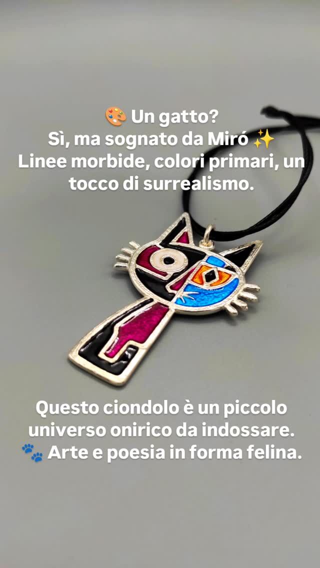✨ Gatto Vincent
Un ciondolo che racconta un sogno.  Ispirato all’universo onirico di Miró, questo gioiello unisce la grazia felina all’arte astratta.
Realizzato in argento con dettagli in smalto colorato, è più di un accessorio:
è un frammento di poesia da indossare.  🎨 Linee fluide. Colori primari. Spirito libero.  Gatto Vincent è una creazione firmata Raffaellá.
Per chi ama l’arte… anche nei piccoli dettagli.  Raffaellá Gioielli Artigianali 
Via Giuseppe Mantellini 18B - Roma
www.raffaellagioielli.it  #RaffaelláJewels #GattoVincent #GioielliArtistici #ArteDaIndossare #JoanMiróInspired #CiondoliUnici #DesignItaliano #GattoGioiello