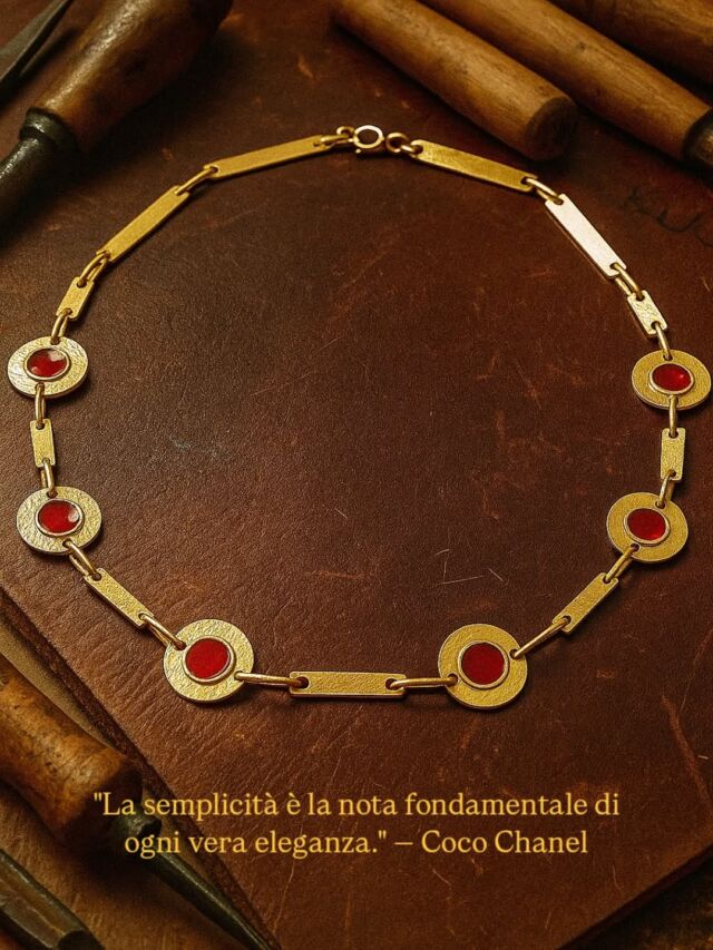 ✨ Camilla
Un girocollo in bronzo e smalto rosso,
nato come omaggio a una nuova vita.
Come all'epoca  la piccola Camilla, anche questo gioiello è luce che nasce dal cuore, forte e delicata insieme.  Un frammento di terra e fuoco, un simbolo di rinascita, amore e bellezza artigianale.
Ogni pezzo è unico, come ogni nuova storia che comincia.  🔻 Scrivimi per info o per prenotarlo.  #Camilla #GioielliArtigianali #BronzoESmalto #FattoAMano #BenvenutaCamilla #NuovaVita #GioielliConStoria #MadeInItaly #UnicoComeTe